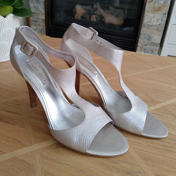 Nine West Jendavi Silver Leather Sandals - Picture 3 of 10
